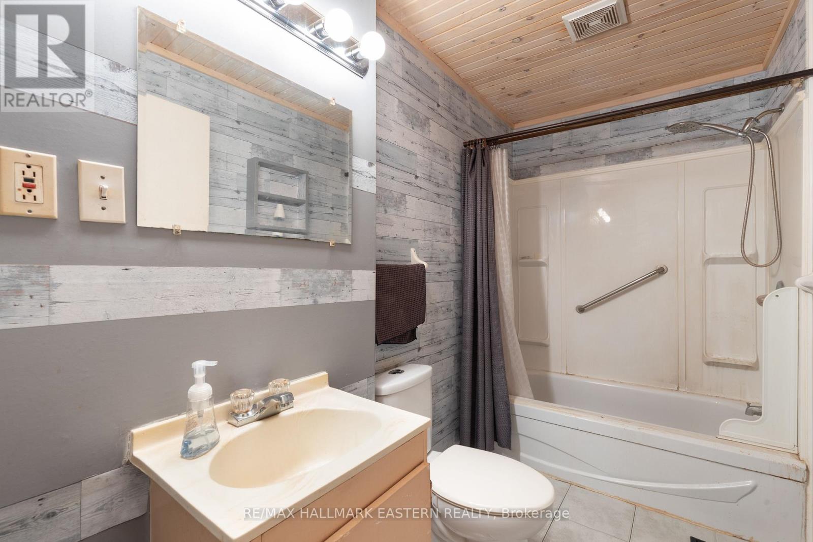 7 Wallace Street, Peterborough, Ontario K9H 1A8 - Photo 21 - X12521396