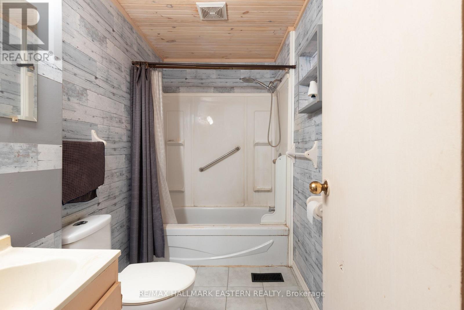 7 Wallace Street, Peterborough, Ontario K9H 1A8 - Photo 22 - X12521396