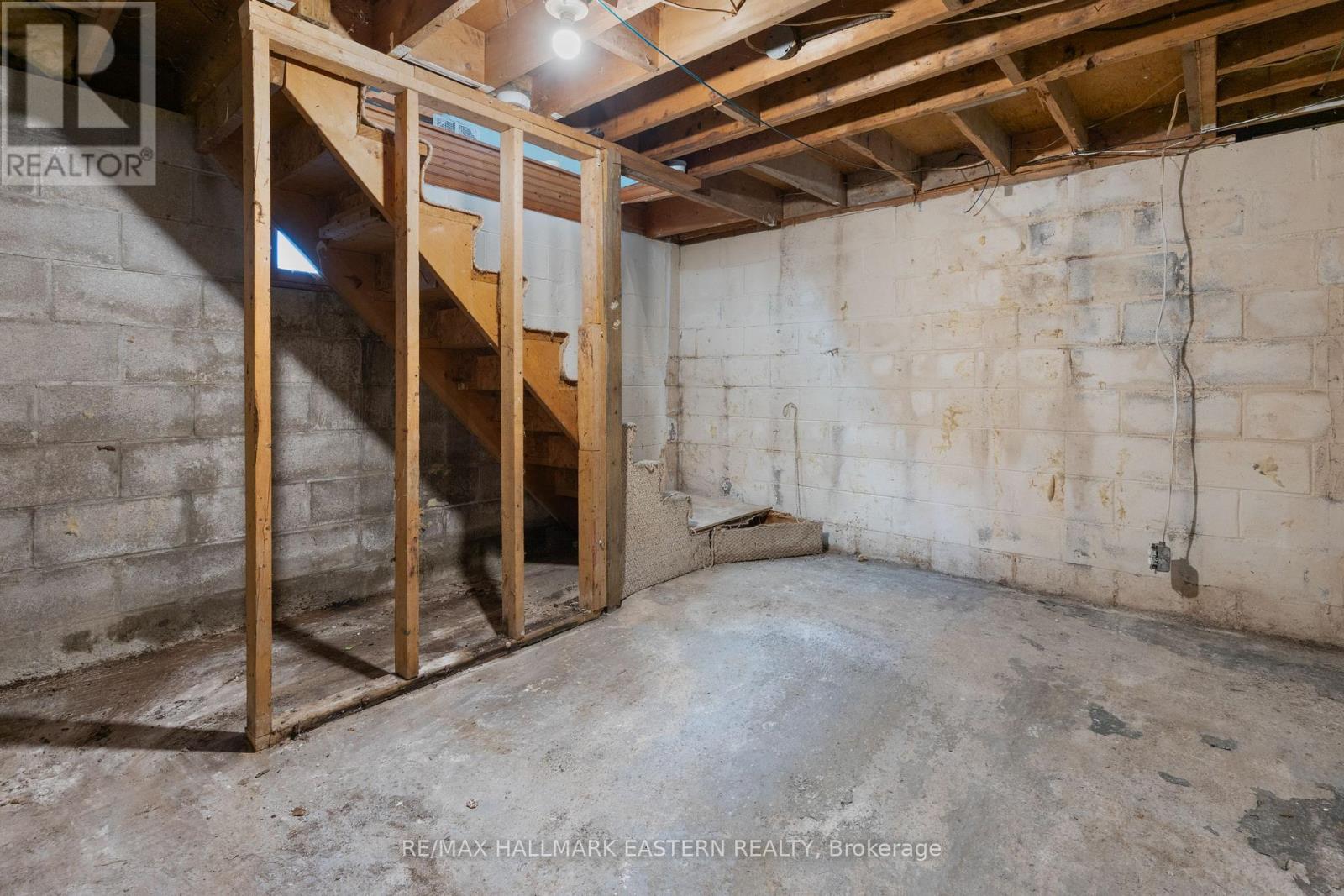 7 Wallace Street, Peterborough, Ontario K9H 1A8 - Photo 24 - X12521396