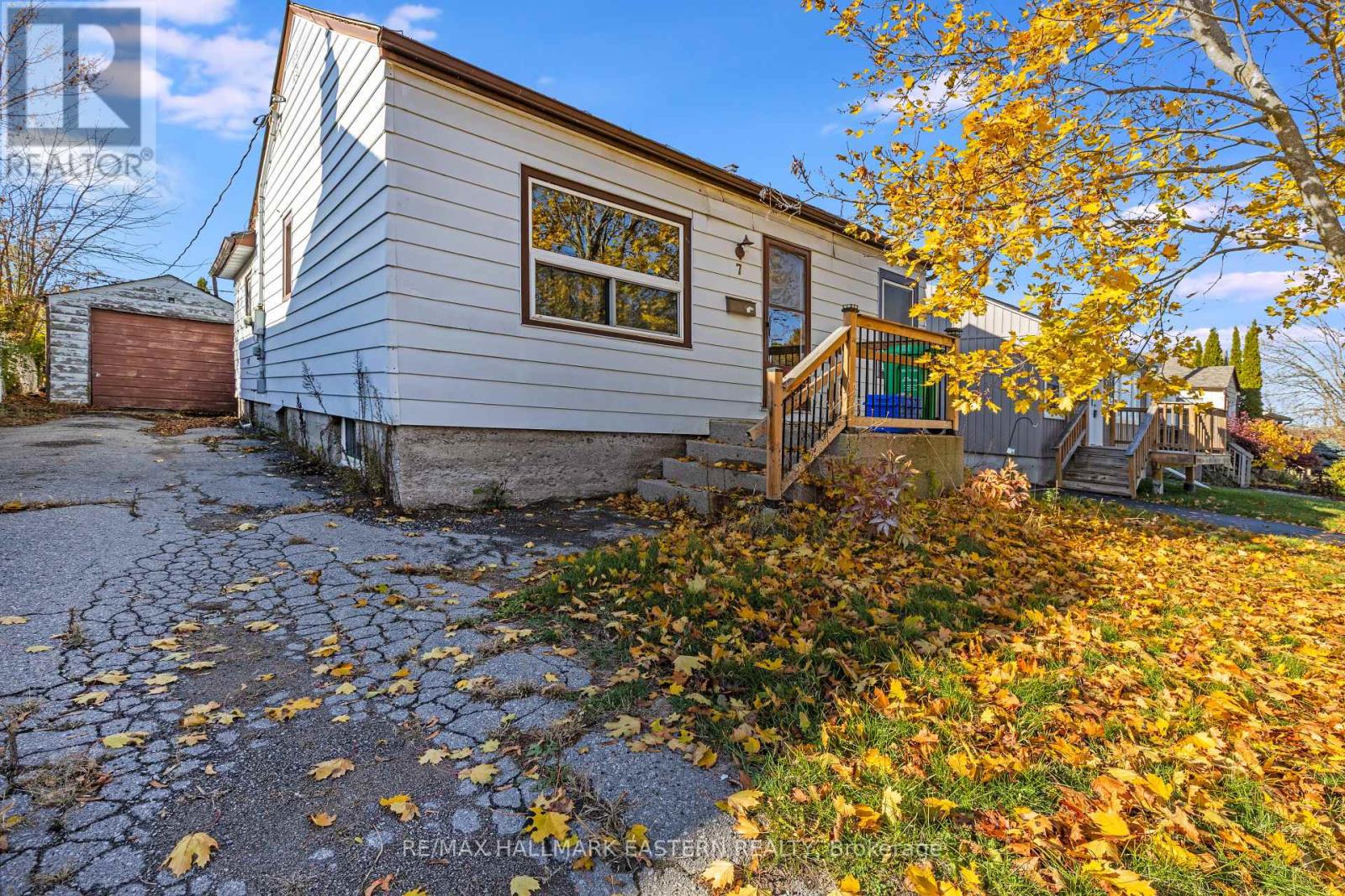 7 Wallace Street, Peterborough, Ontario K9H 1A8 - Photo 30 - X12521396