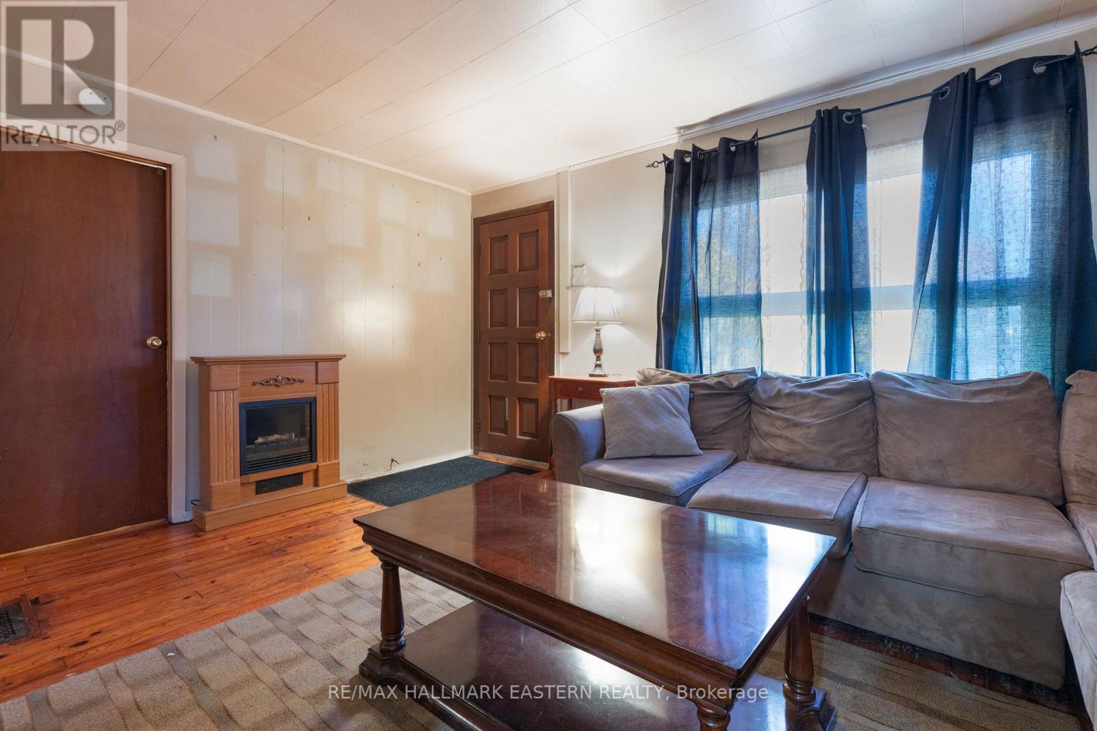 7 Wallace Street, Peterborough, Ontario K9H 1A8 - Photo 4 - X12521396