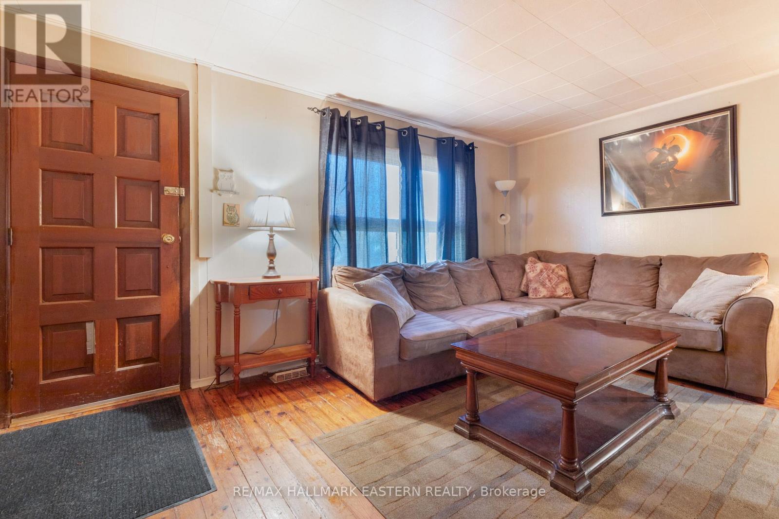 7 Wallace Street, Peterborough, Ontario K9H 1A8 - Photo 6 - X12521396