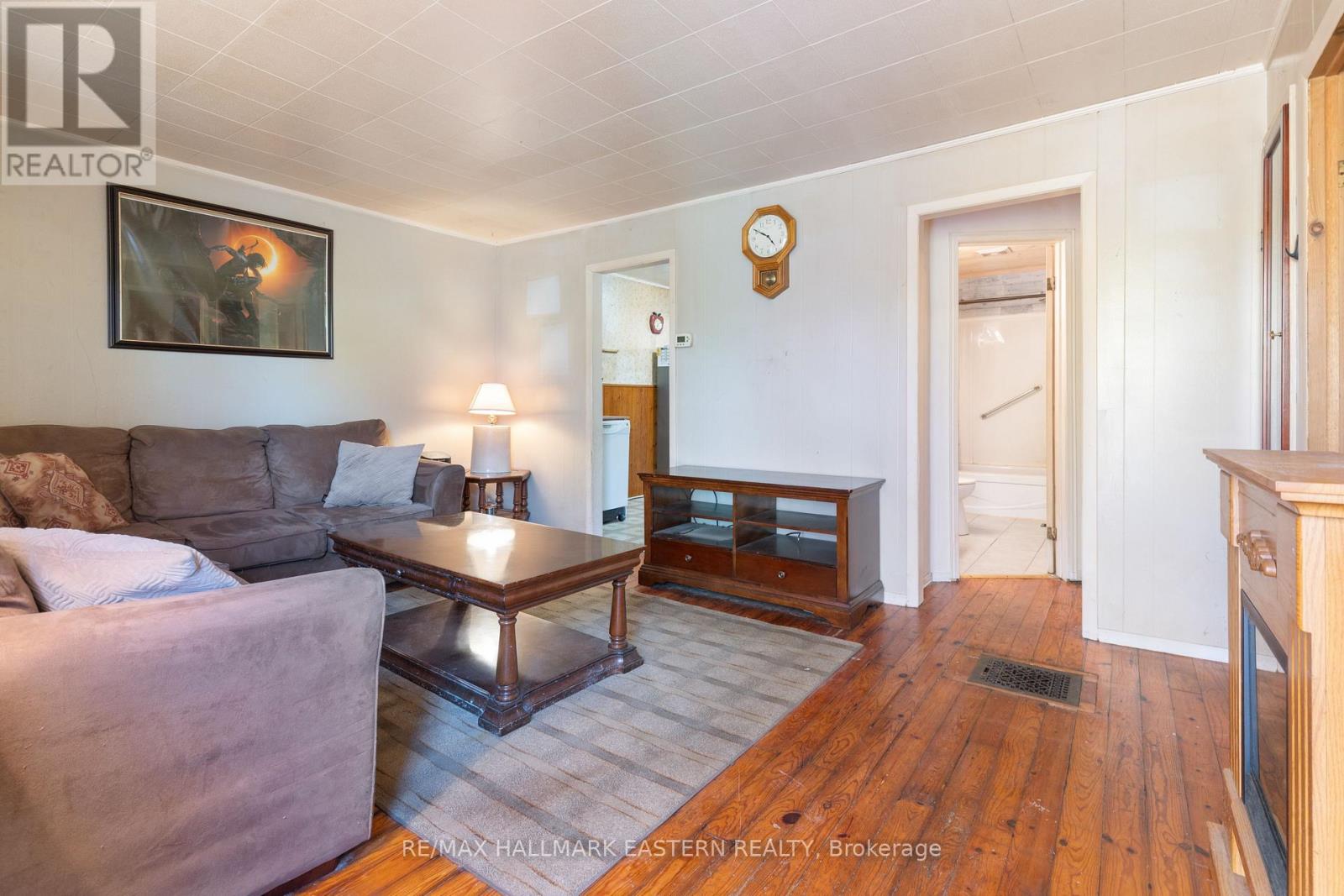 7 Wallace Street, Peterborough, Ontario K9H 1A8 - Photo 8 - X12521396