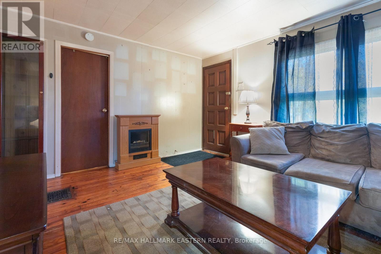 7 Wallace Street, Peterborough, Ontario K9H 1A8 - Photo 9 - X12521396