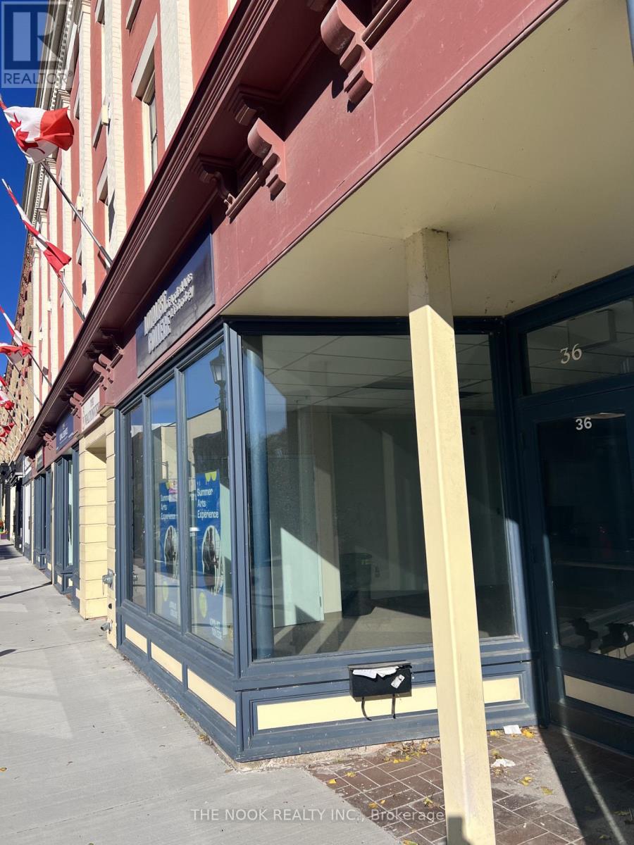 36 Walton Street, Port Hope, Ontario L1A 1N1 - Photo 5 - X12521488