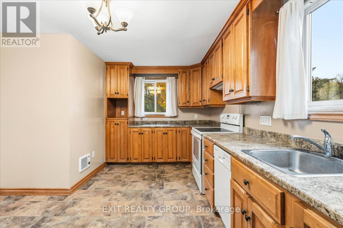 18178 Telephone Road, Quinte West, Ontario K8V 5P4 - Photo 11 - X12521540