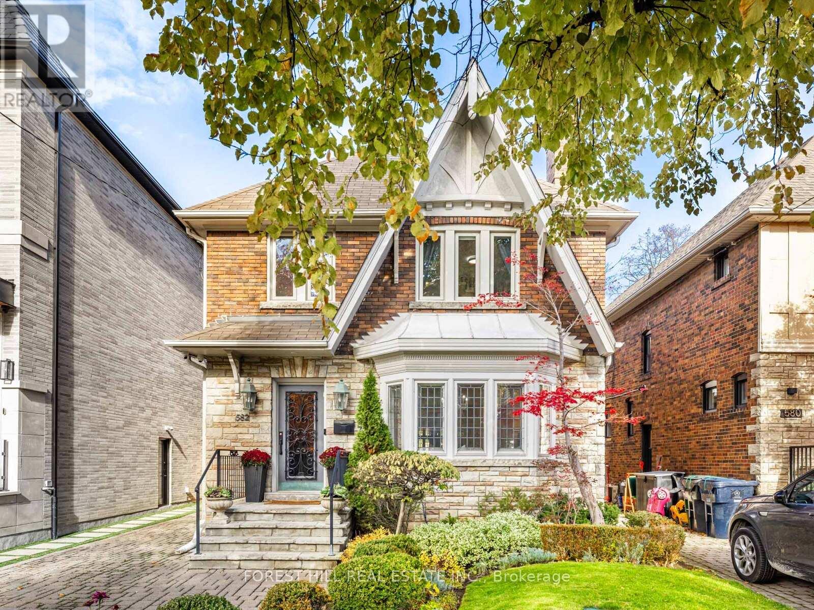 582 Briar Hill Avenue, Toronto, Ontario  M5N 1M9 - Photo 3 - C12521248