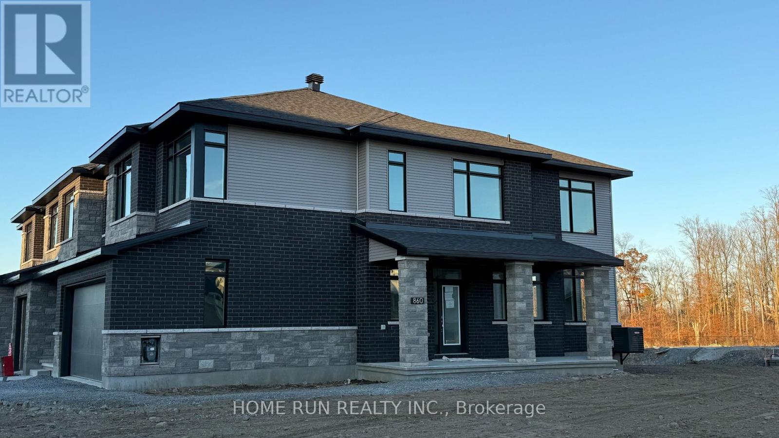 860 Hummock Way, Ottawa, Ontario K2K 0M7 - Photo 3 - X12521648