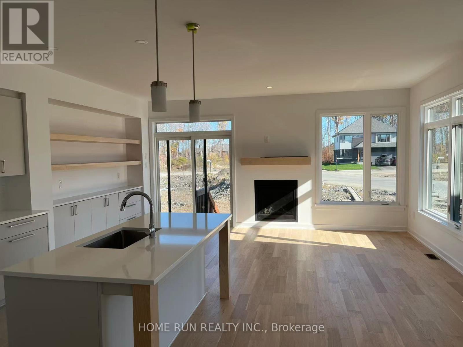 860 Hummock Way, Ottawa, Ontario K2K 0M7 - Photo 4 - X12521648