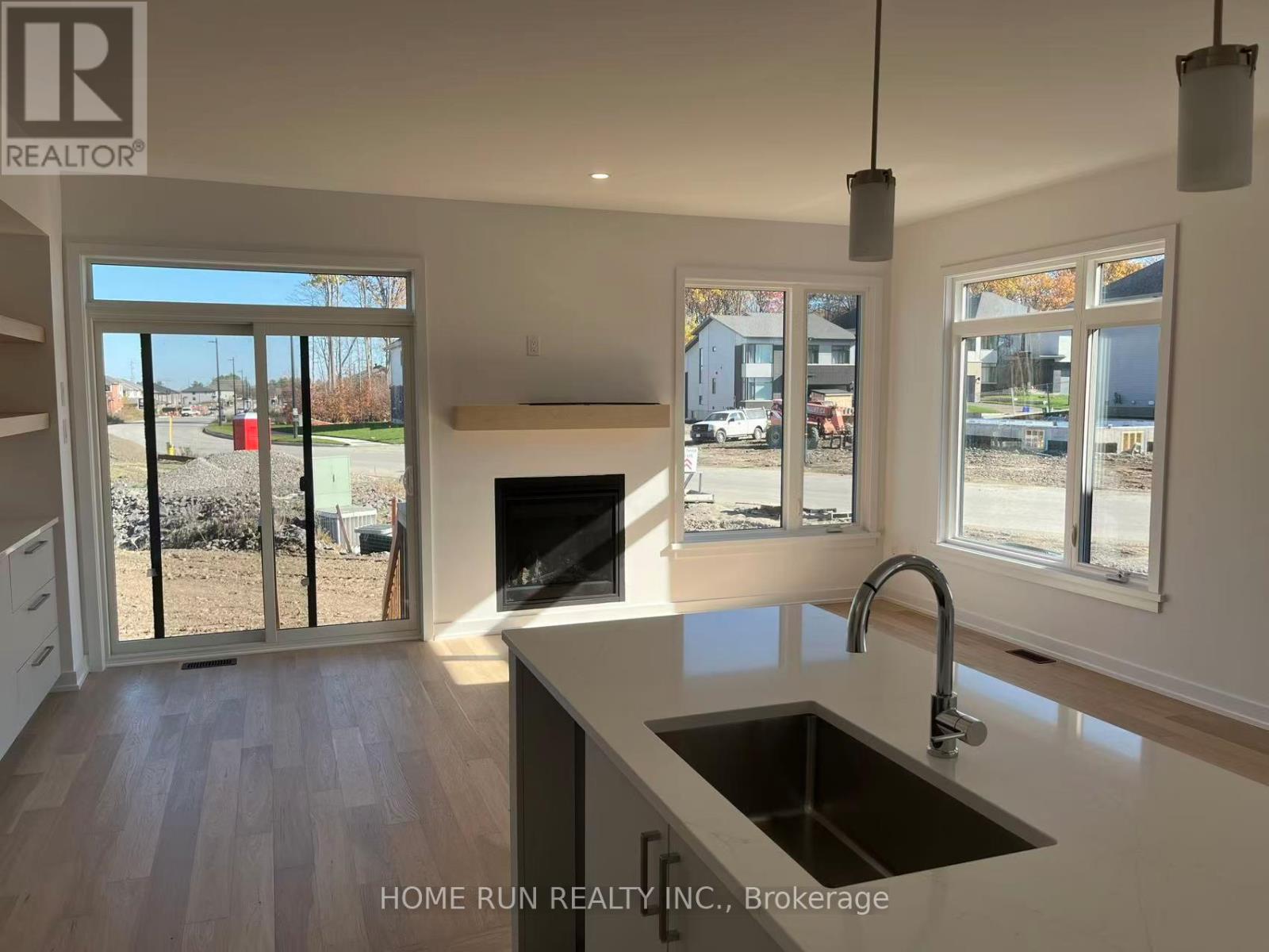 860 Hummock Way, Ottawa, Ontario K2K 0M7 - Photo 7 - X12521648