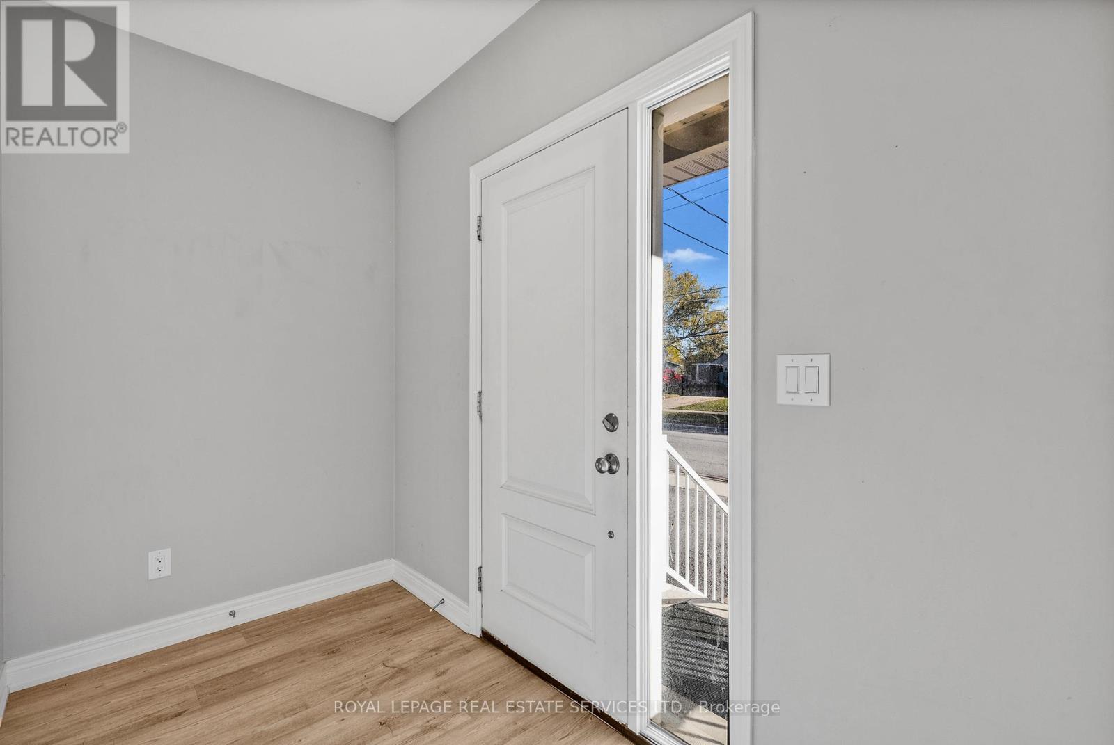 Main - 89 Louth Street, St. Catharines (Western Hill), Ontario  L2S 2T7 - Photo 3 - X12509378