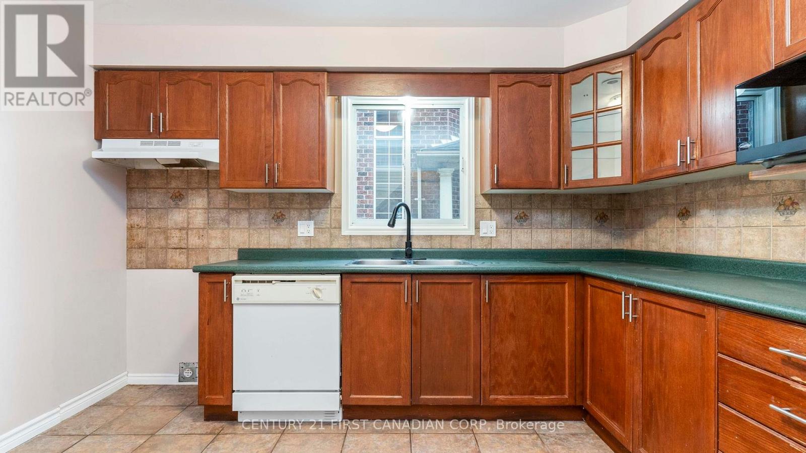 288 Jensen Road, London East (East D), Ontario  N5V 4X3 - Photo 8 - X12521390