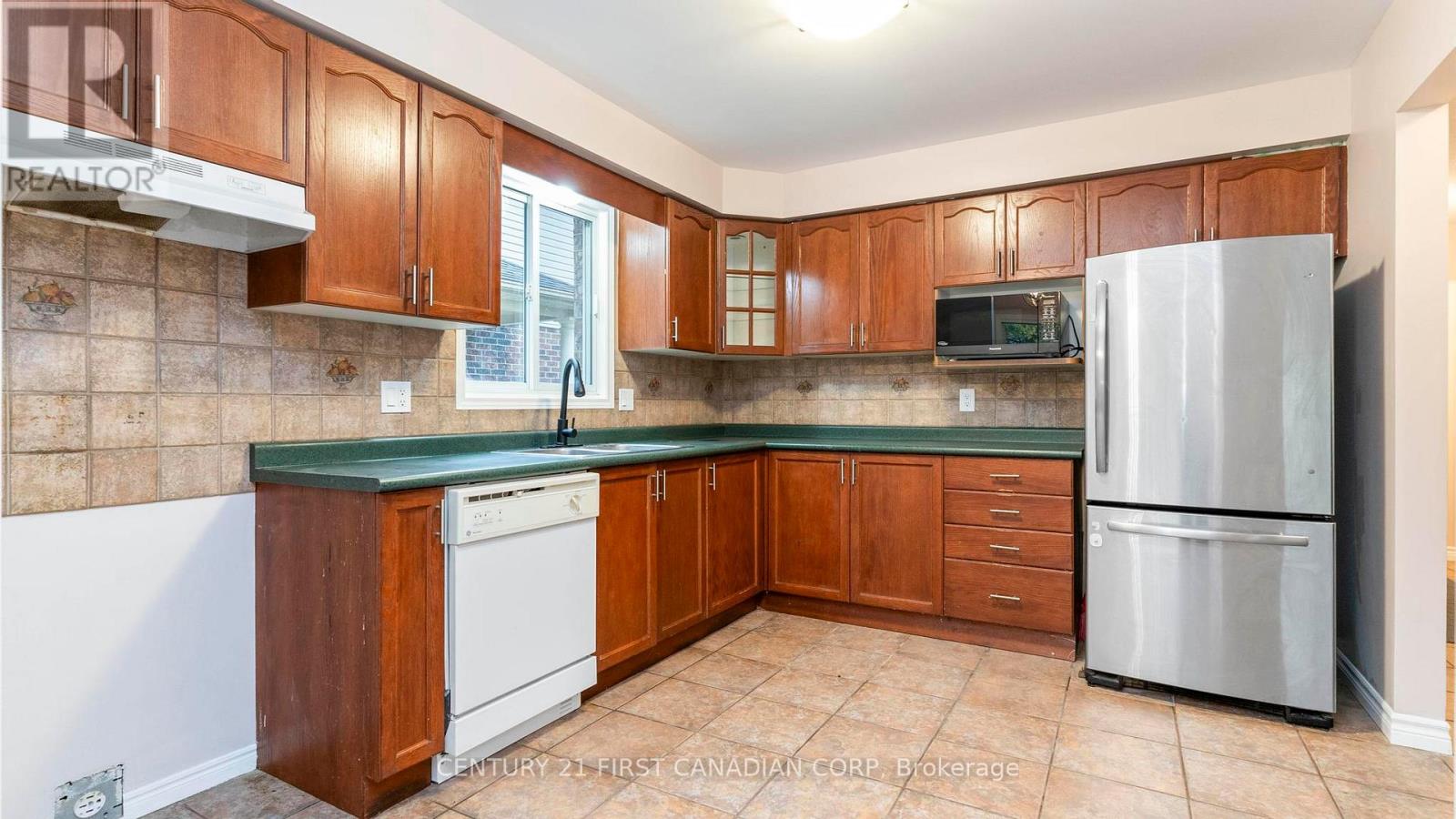 288 Jensen Road, London East (East D), Ontario  N5V 4X3 - Photo 9 - X12521390