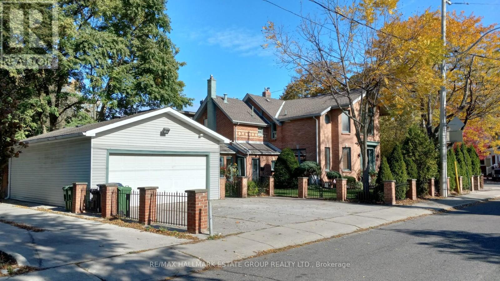 88 Dawes Road, Toronto, Ontario M4C 5B4 - Photo 2 - E12521314