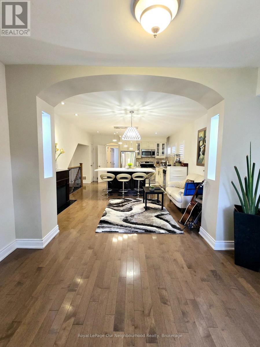 Main - 23 Beech Avenue, Toronto, Ontario  M4E 3H3 - Photo 5 - E12521358