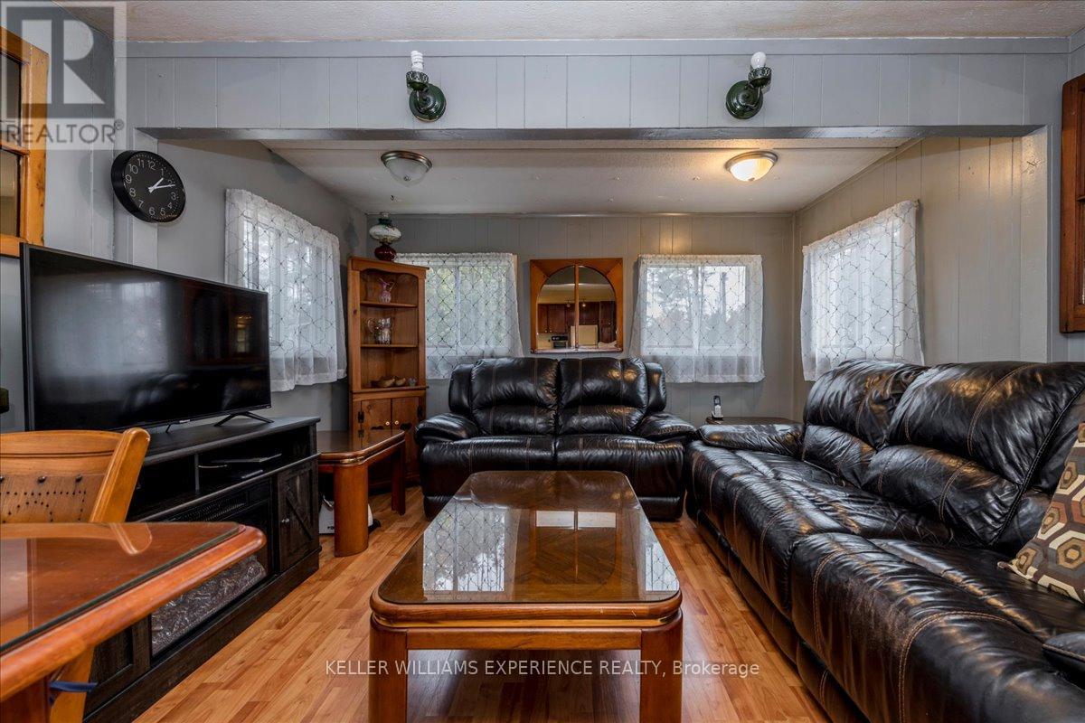 31 Third Street, Essa, Ontario  L0M 1B3 - Photo 11 - N12521254