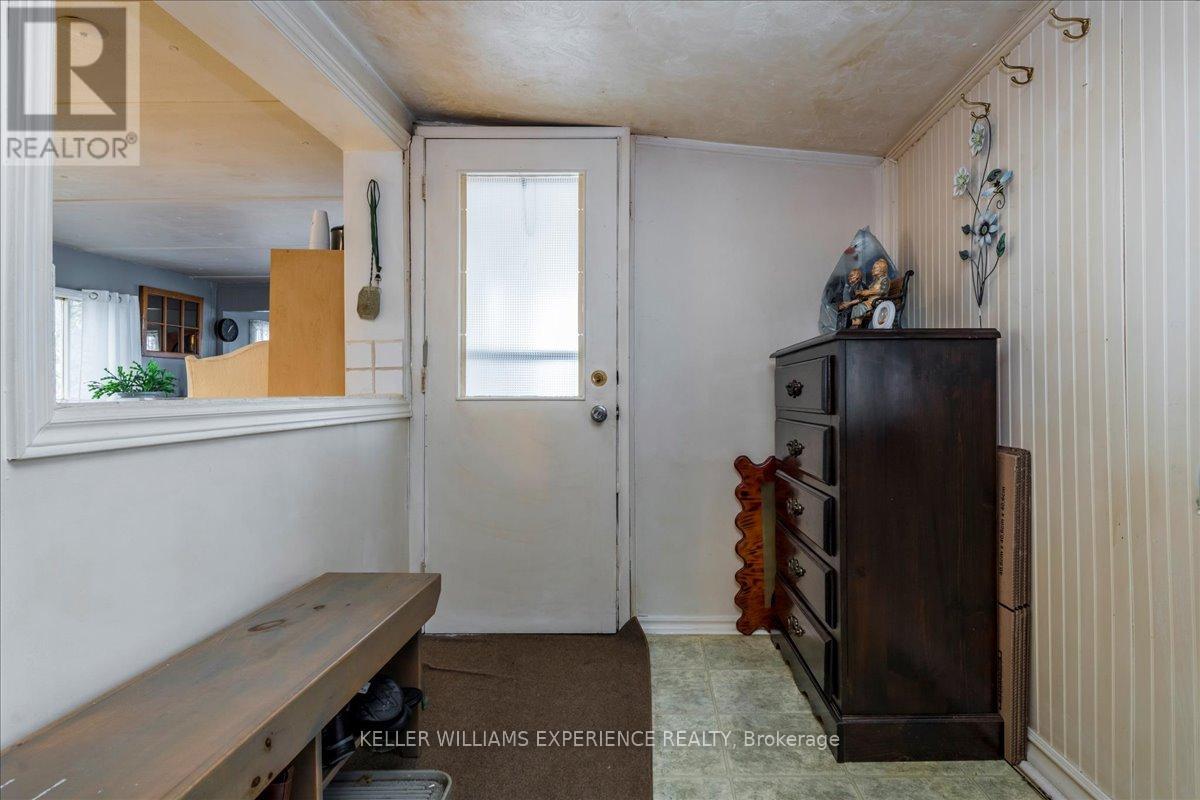 31 Third Street, Essa, Ontario  L0M 1B3 - Photo 4 - N12521254