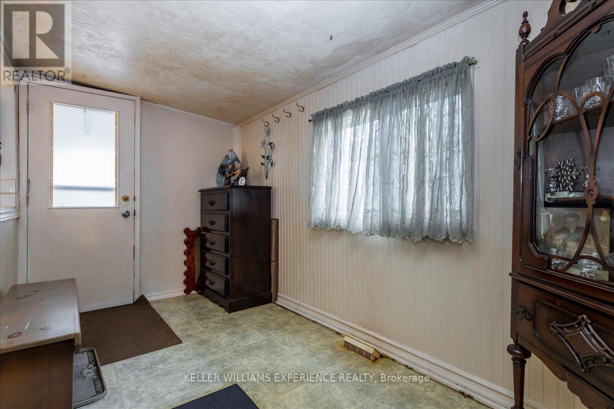 31 Third Street, Essa, Ontario  L0M 1B3 - Photo 5 - N12521254