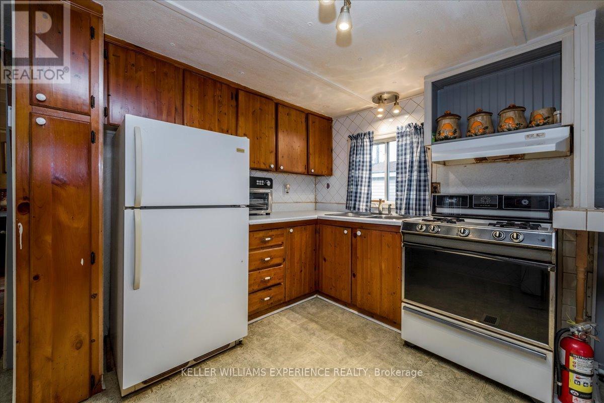 31 Third Street, Essa, Ontario  L0M 1B3 - Photo 7 - N12521254