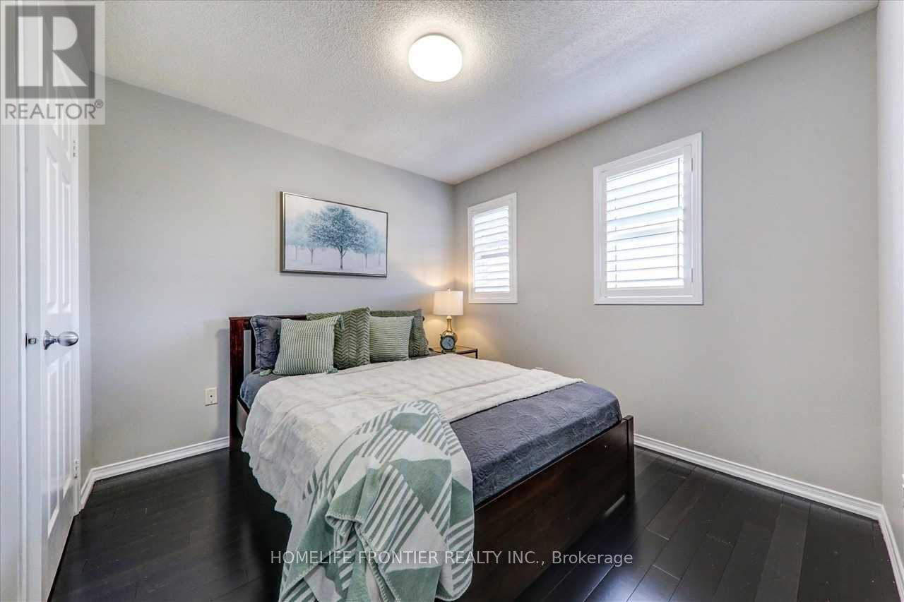 897 Miller Park Avenue, Bradford West Gwillimbury, Ontario  L3Z 2A4 - Photo 11 - N12521352