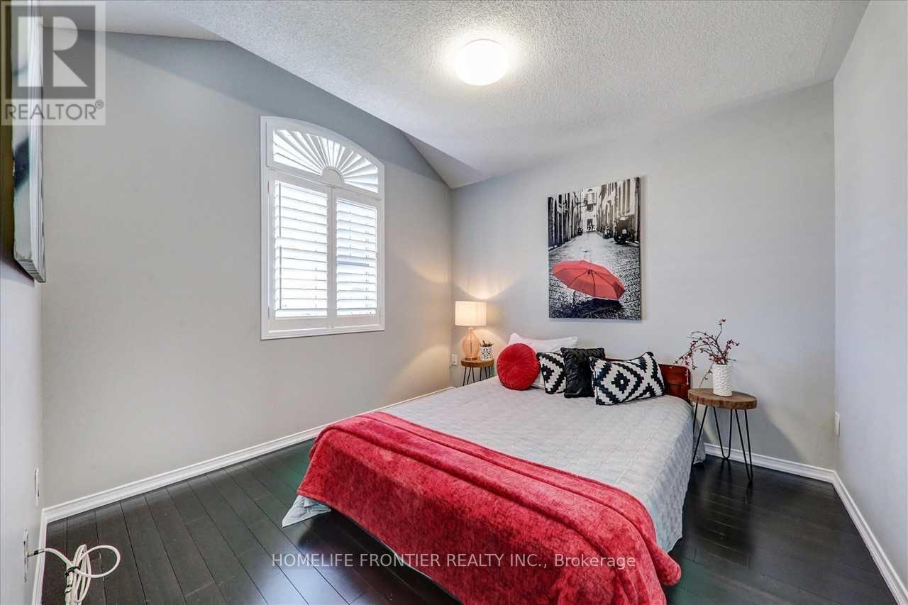 897 Miller Park Avenue, Bradford West Gwillimbury, Ontario  L3Z 2A4 - Photo 14 - N12521352