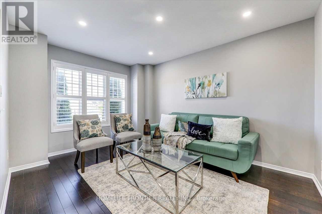 897 Miller Park Avenue, Bradford West Gwillimbury, Ontario  L3Z 2A4 - Photo 2 - N12521352