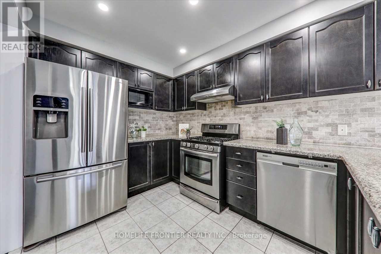 897 Miller Park Avenue, Bradford West Gwillimbury, Ontario  L3Z 2A4 - Photo 4 - N12521352