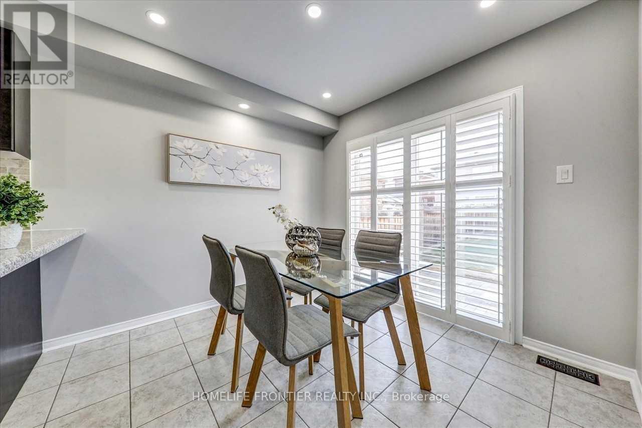 897 Miller Park Avenue, Bradford West Gwillimbury, Ontario  L3Z 2A4 - Photo 5 - N12521352