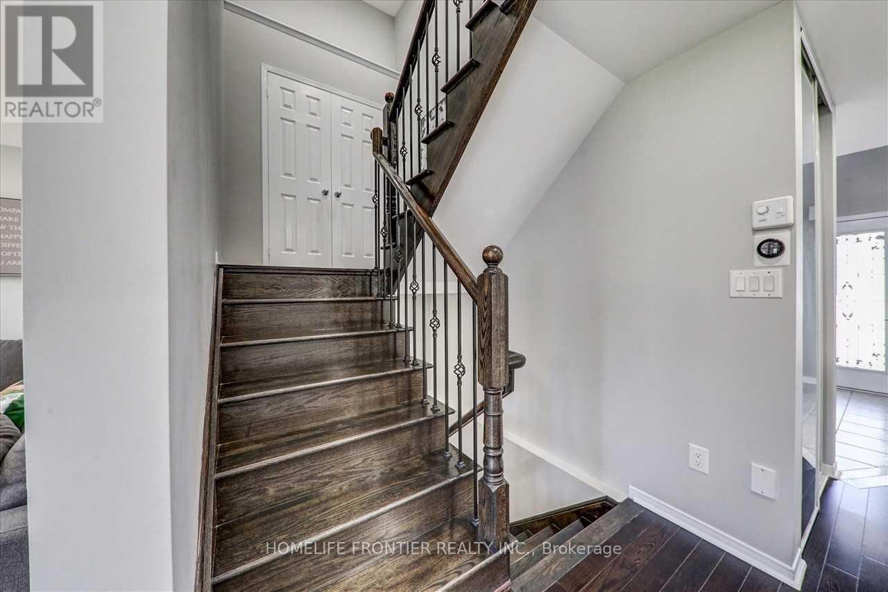 897 Miller Park Avenue, Bradford West Gwillimbury, Ontario  L3Z 2A4 - Photo 8 - N12521352