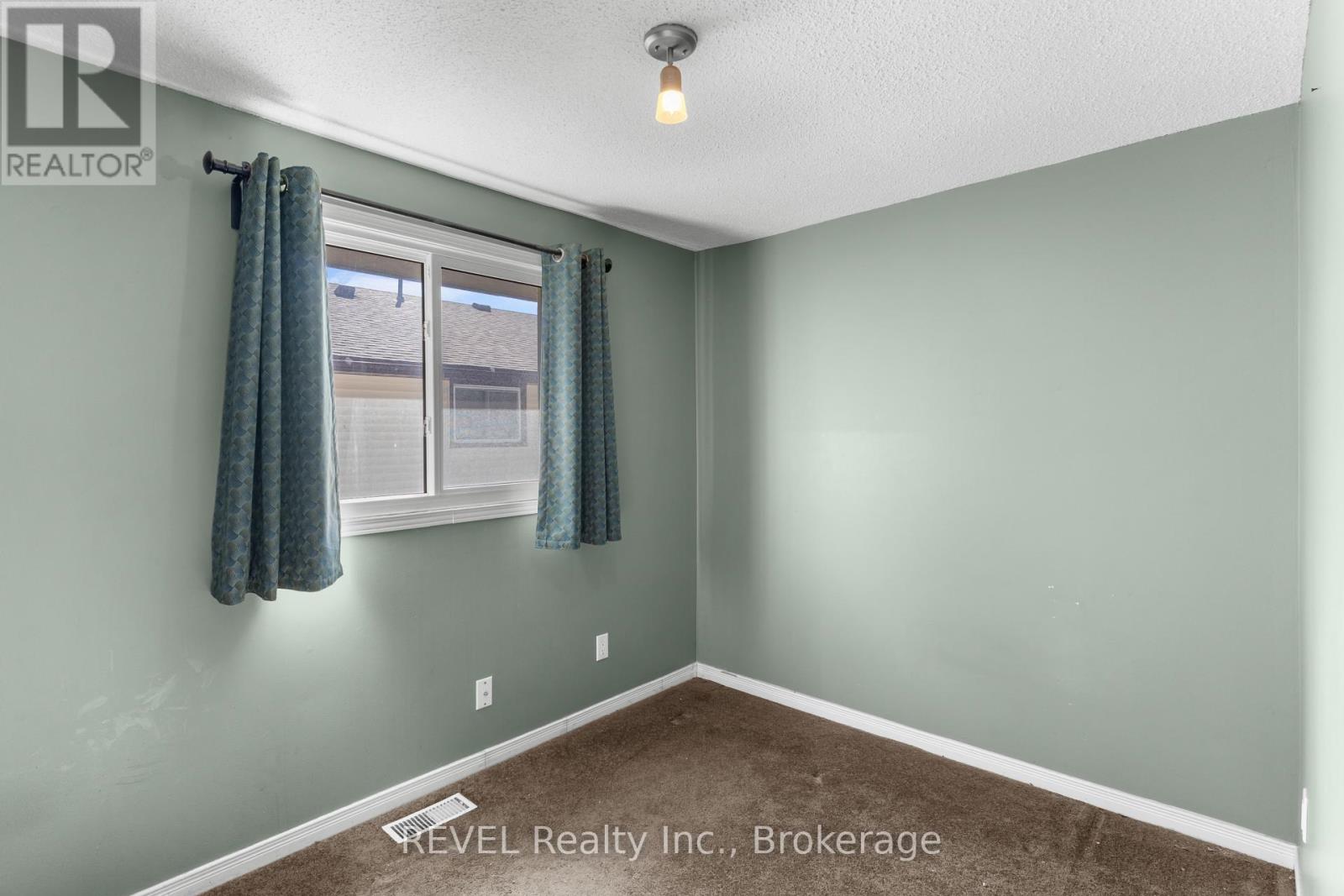 5016 Gage Court, Niagara Falls, Ontario  L2E 7B5 - Photo 11 - X12521372