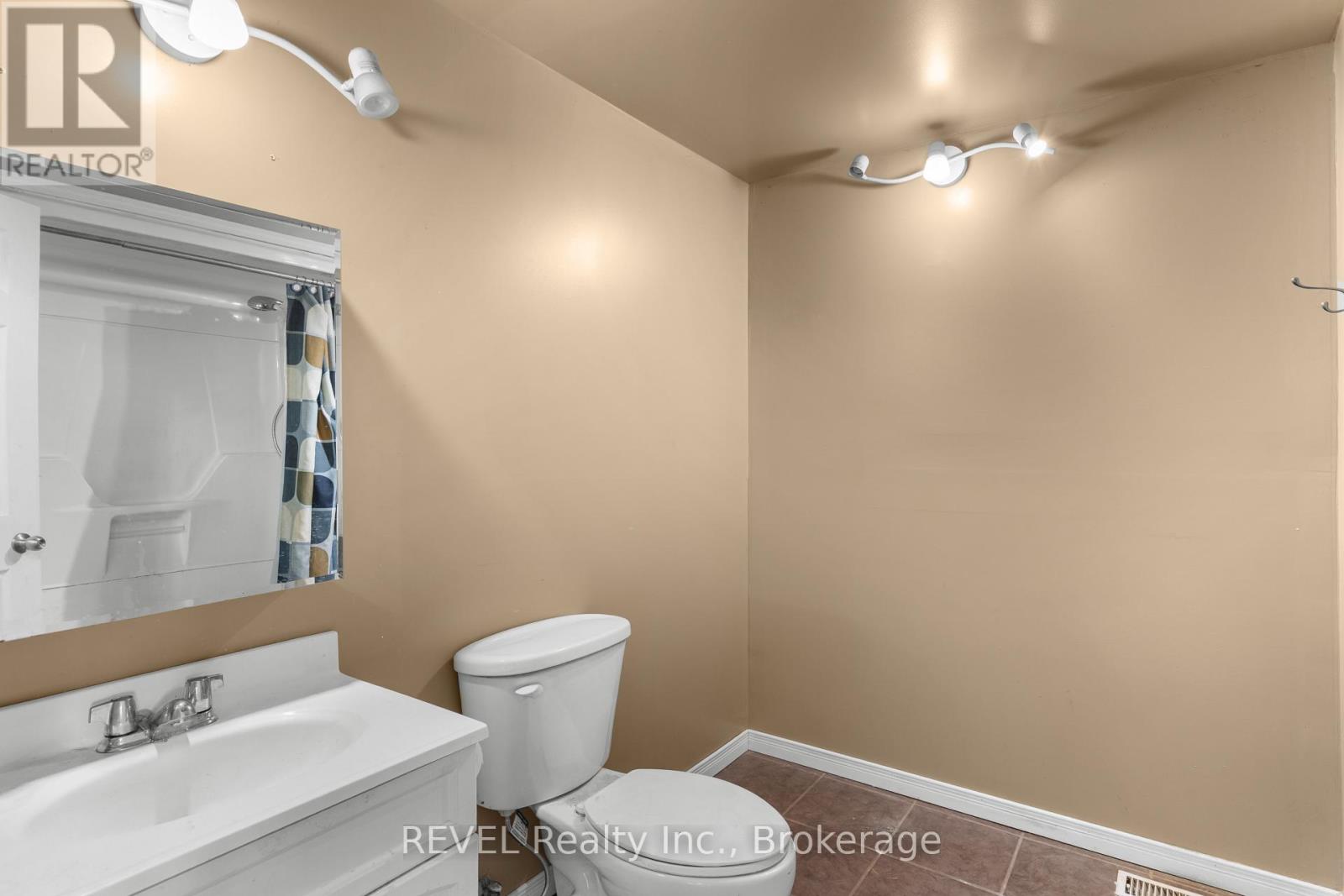 5016 Gage Court, Niagara Falls, Ontario  L2E 7B5 - Photo 16 - X12521372