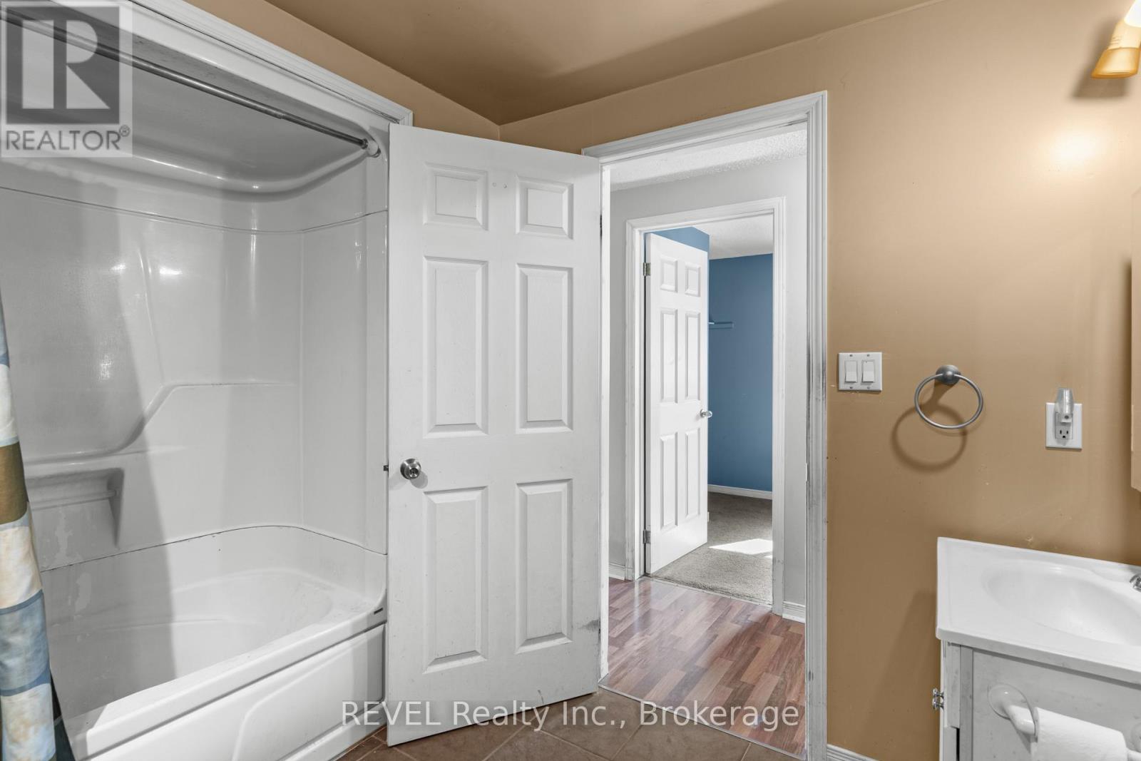 5016 Gage Court, Niagara Falls, Ontario  L2E 7B5 - Photo 17 - X12521372