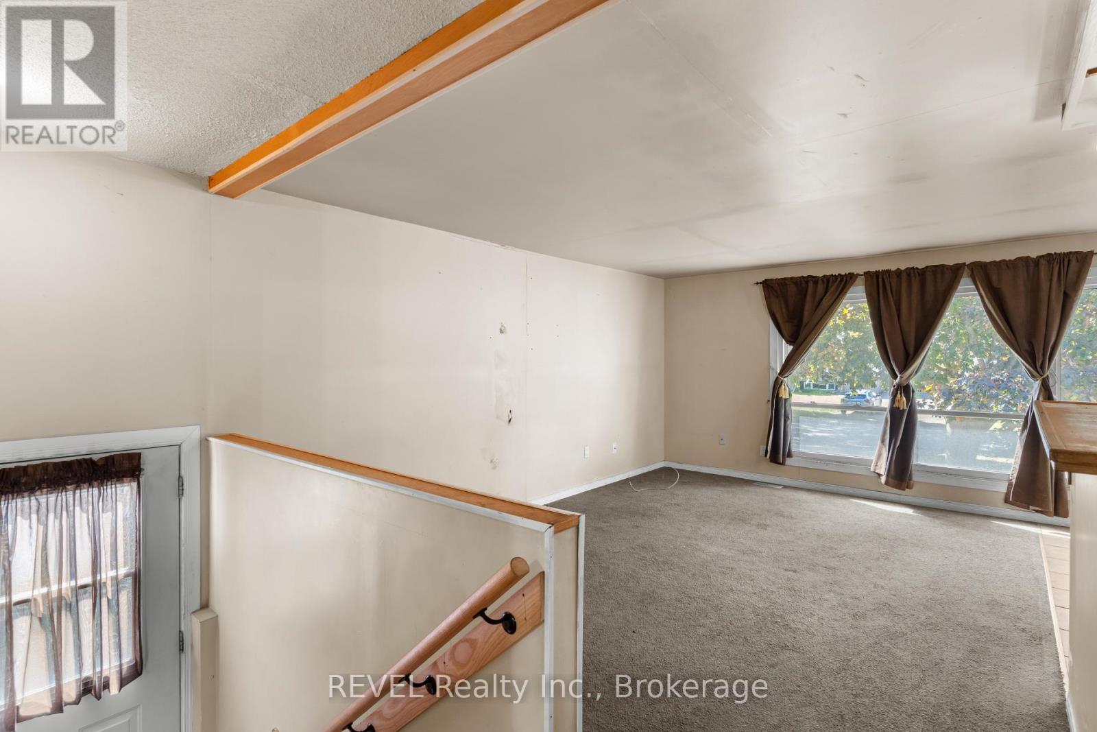 5016 Gage Court, Niagara Falls, Ontario  L2E 7B5 - Photo 3 - X12521372