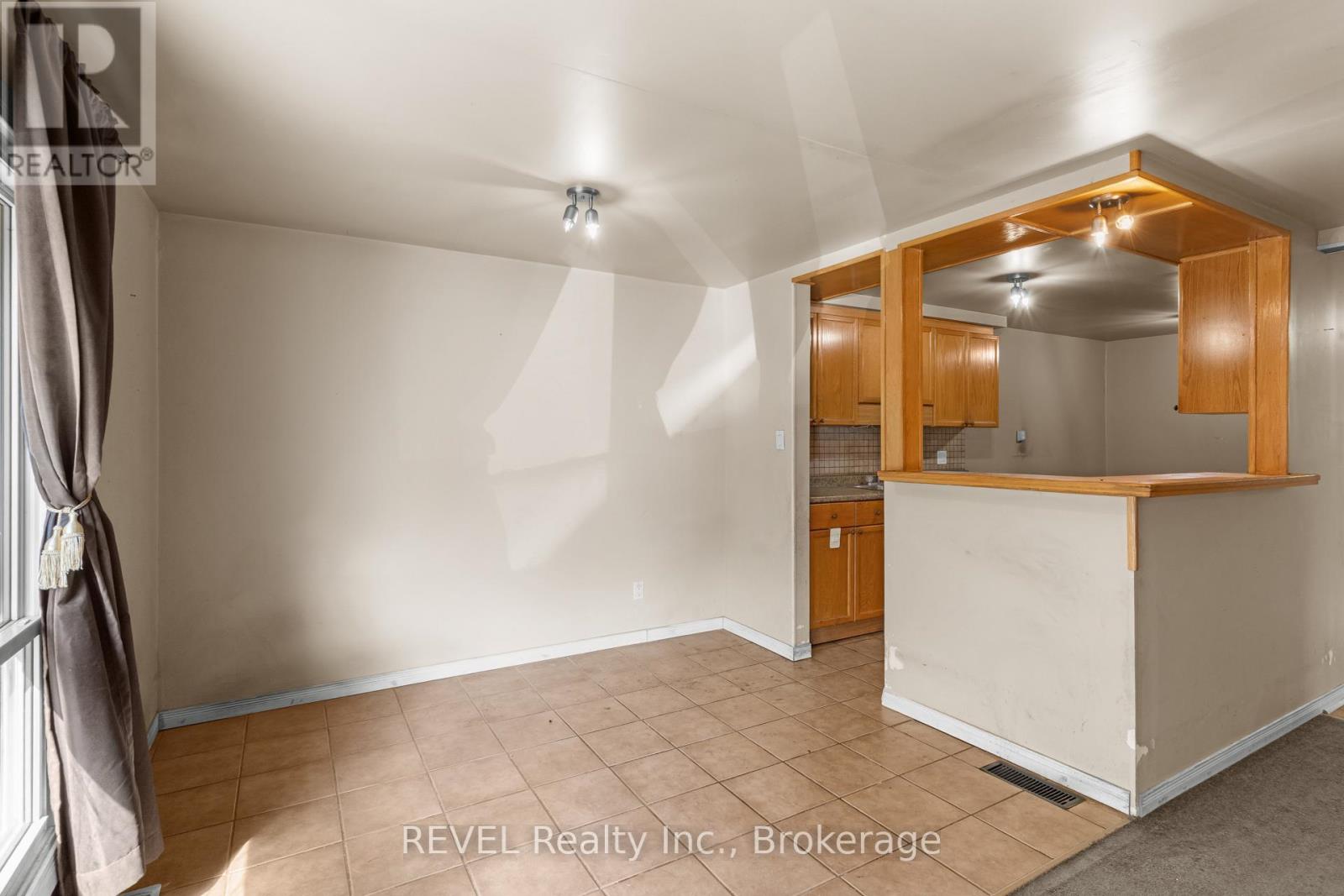 5016 Gage Court, Niagara Falls, Ontario  L2E 7B5 - Photo 6 - X12521372