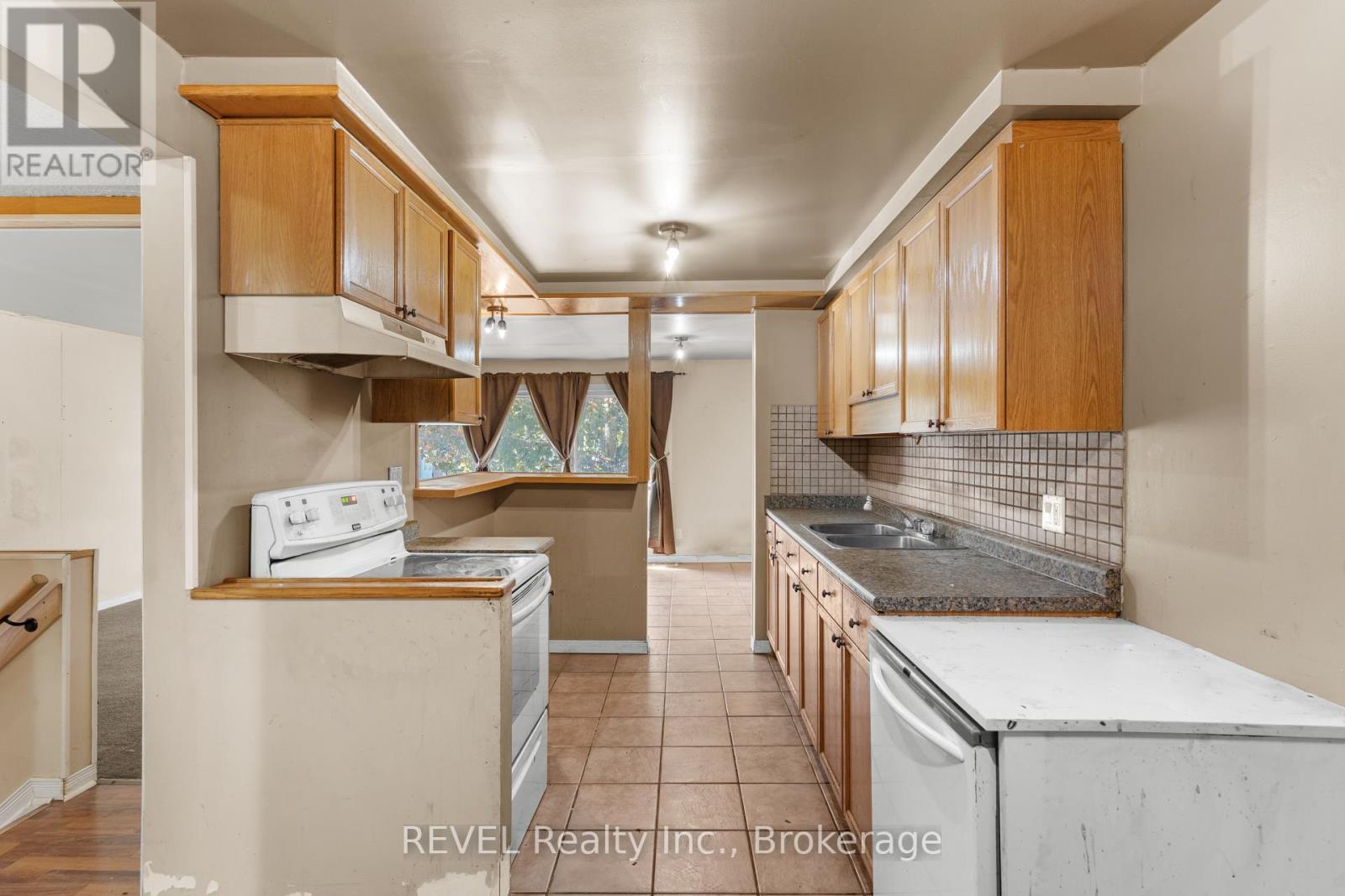 5016 Gage Court, Niagara Falls, Ontario  L2E 7B5 - Photo 8 - X12521372