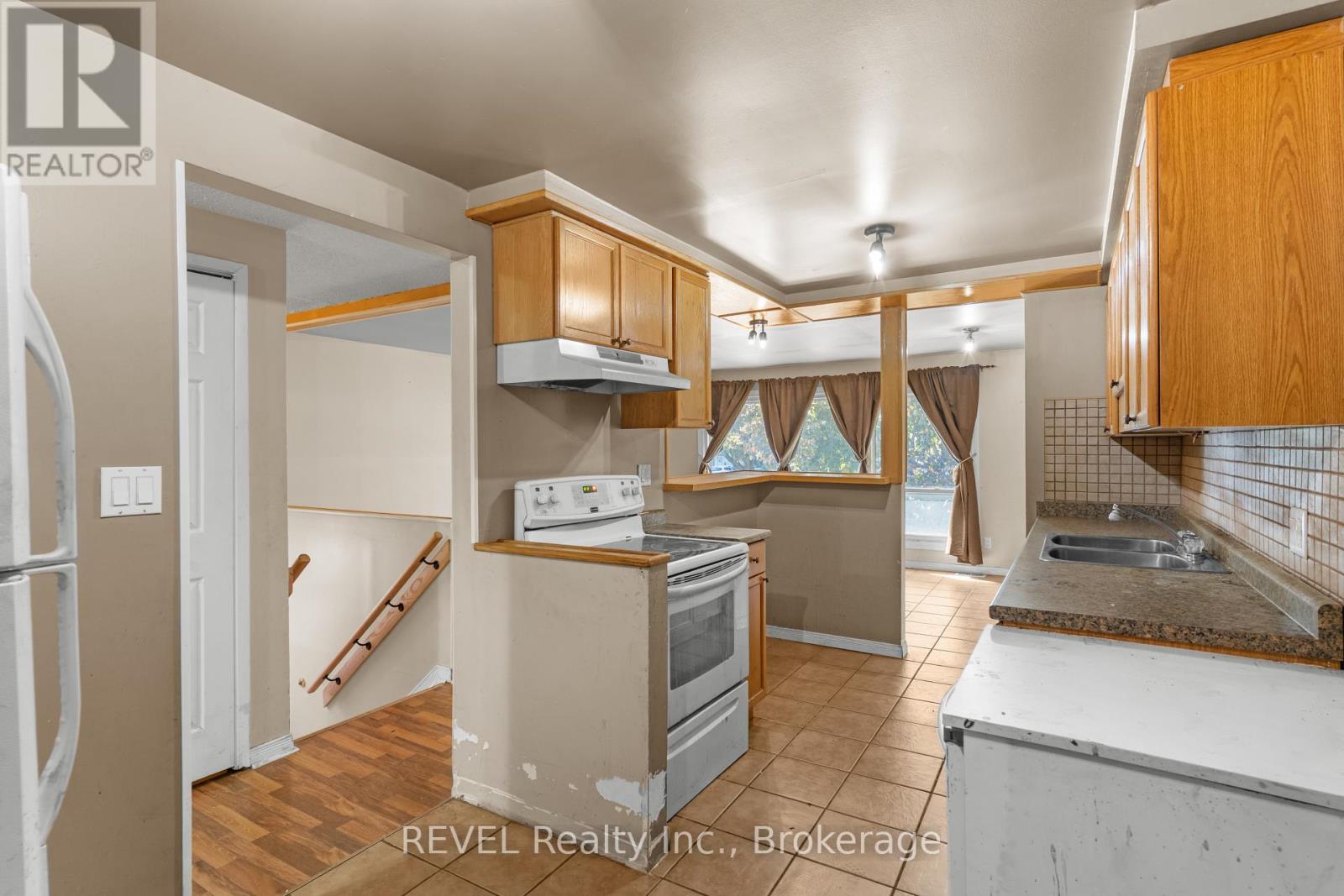 5016 Gage Court, Niagara Falls, Ontario  L2E 7B5 - Photo 9 - X12521372