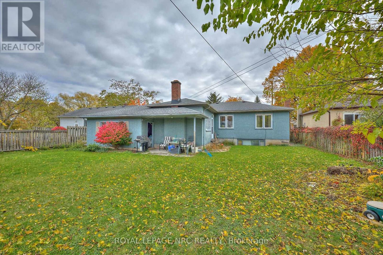 21 Silverdale Drive, St. Catharines, Ontario  L2M 3M9 - Photo 2 - X12521634