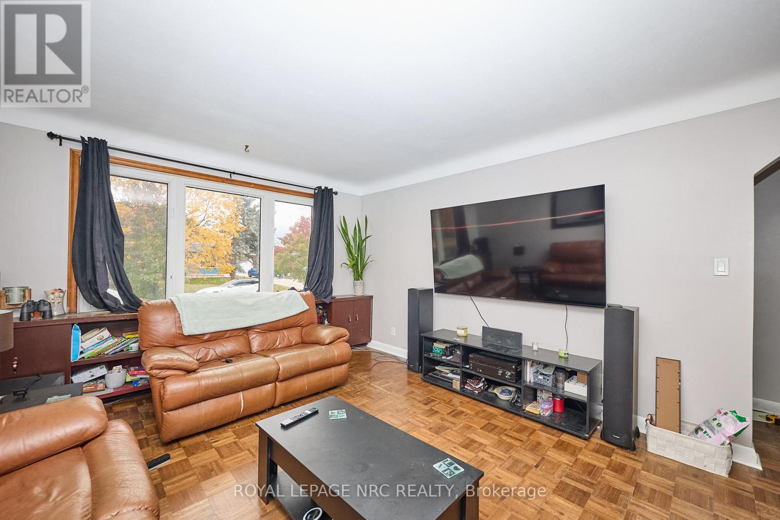 21 Silverdale Drive, St. Catharines, Ontario  L2M 3M9 - Photo 6 - X12521634