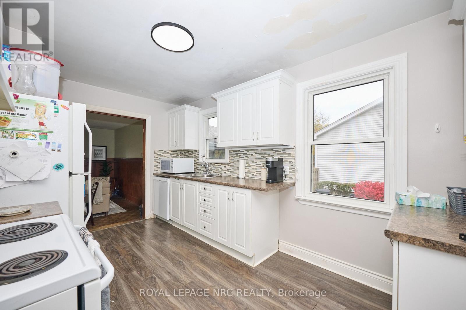 21 Silverdale Drive, St. Catharines, Ontario  L2M 3M9 - Photo 7 - X12521634