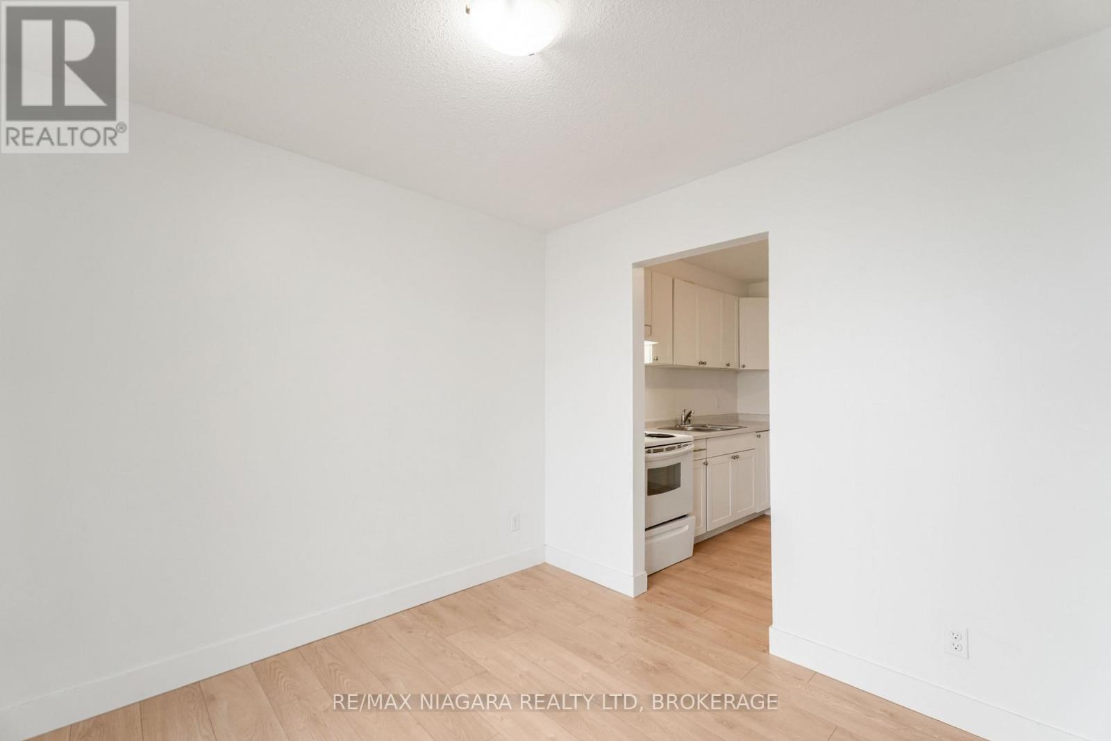 112 - 100 Brownleigh Avenue, Welland, Ontario  L3B 5V8 - Photo 10 - X12521650