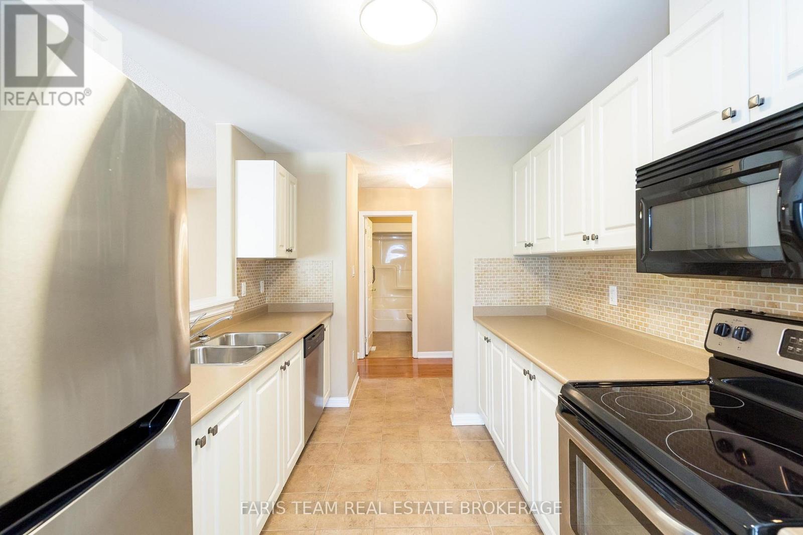 18 - 318 Little Avenue, Barrie, Ontario  L4N 2Z6 - Photo 5 - S12521274