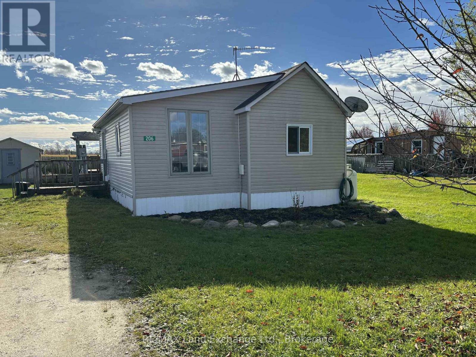 206 Grace Street E, Georgian Bluffs, Ontario N0H 2N0 - Photo 1 - X12521660