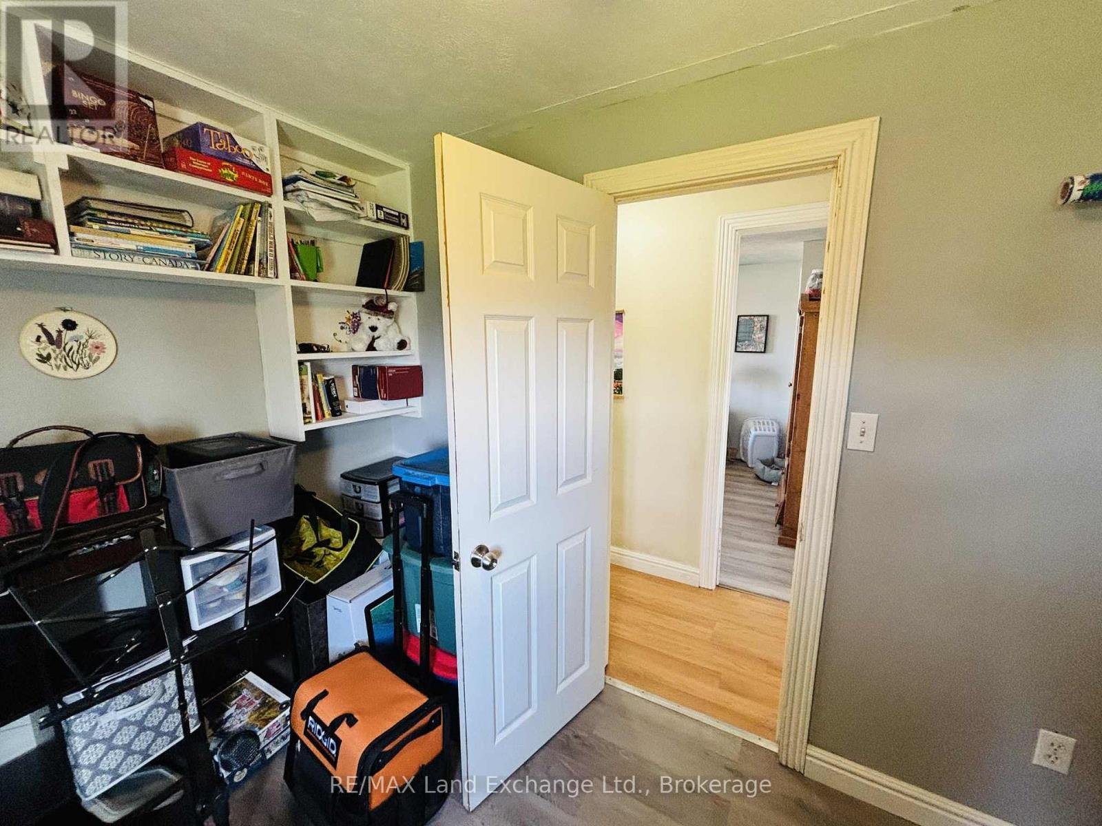 206 Grace Street E, Georgian Bluffs, Ontario N0H 2N0 - Photo 13 - X12521660