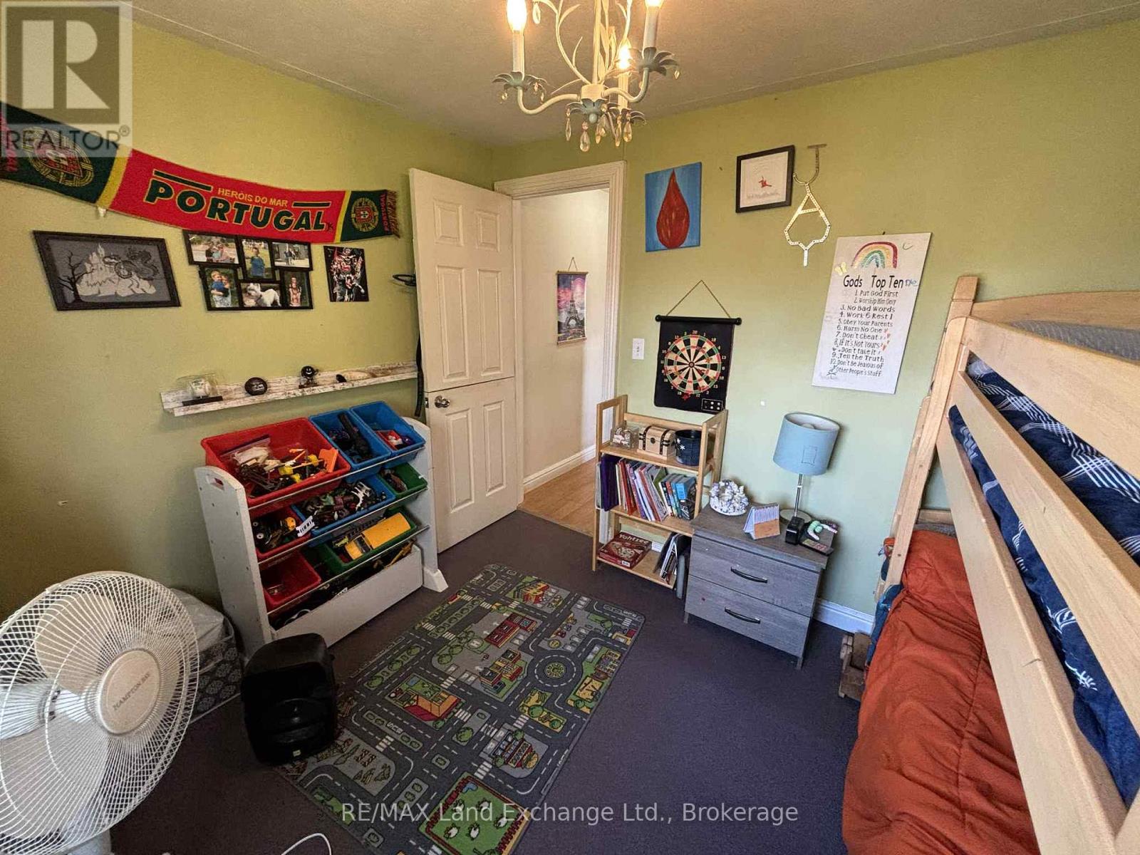 206 Grace Street E, Georgian Bluffs, Ontario N0H 2N0 - Photo 15 - X12521660