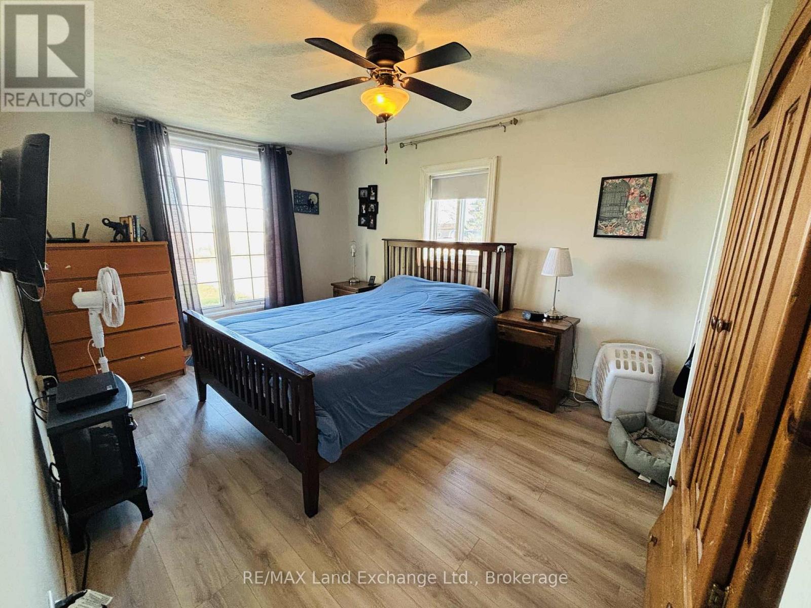 206 Grace Street E, Georgian Bluffs, Ontario N0H 2N0 - Photo 16 - X12521660