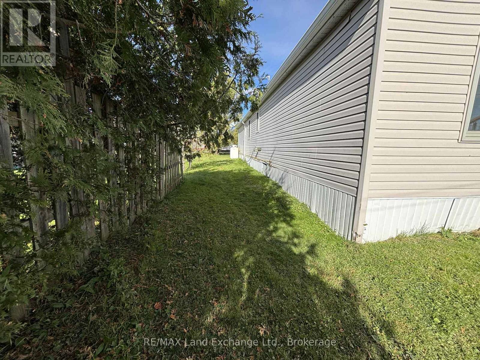 206 Grace Street E, Georgian Bluffs, Ontario N0H 2N0 - Photo 22 - X12521660
