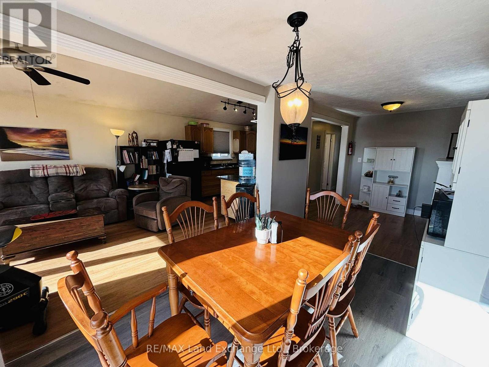 206 Grace Street E, Georgian Bluffs, Ontario N0H 2N0 - Photo 6 - X12521660