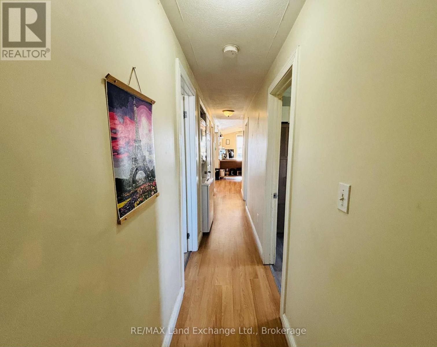 206 Grace Street E, Georgian Bluffs, Ontario N0H 2N0 - Photo 9 - X12521660