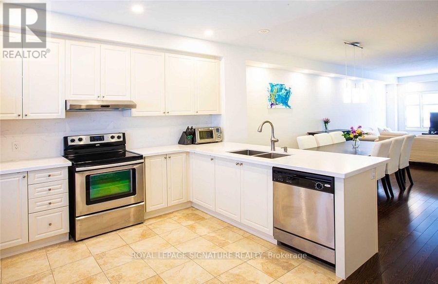 32 - 2460 Prince Michael Drive, Oakville, Ontario  L6H 7P1 - Photo 5 - W12521200