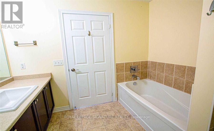 32 - 2460 Prince Michael Drive, Oakville, Ontario  L6H 7P1 - Photo 8 - W12521200